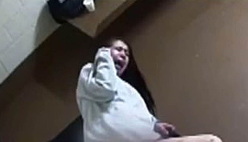woman ignored as she gave birth in jail