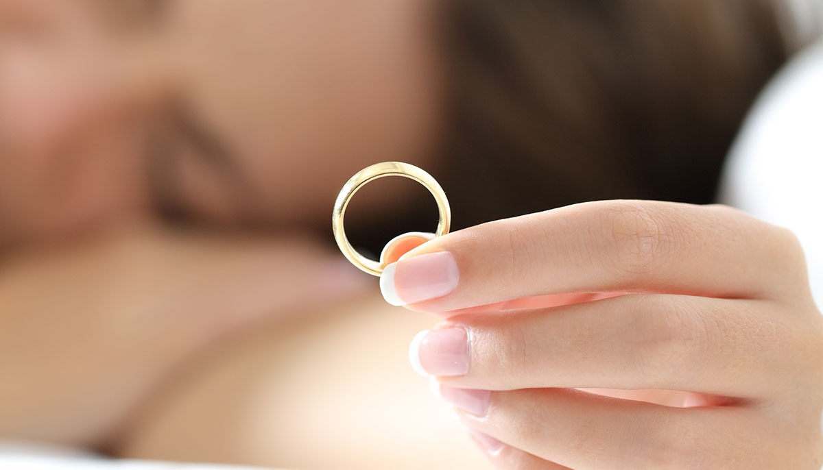 Shutterstock woman swallows wedding ring nightmare feat