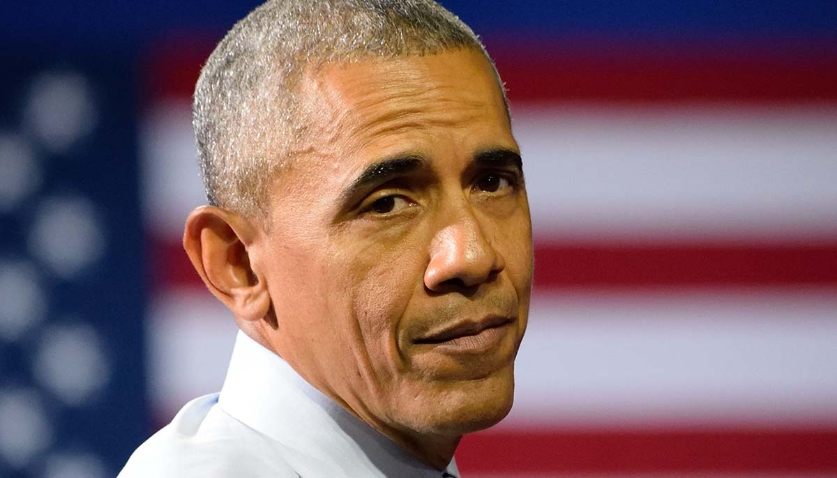 Barack Obama dellivers a speech during a campaign rally