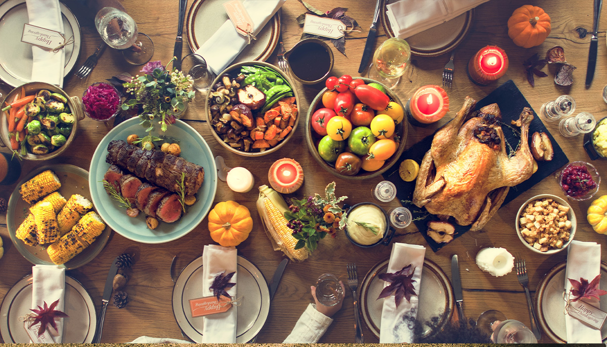 Table-Full-of-Thanksgiving-Food