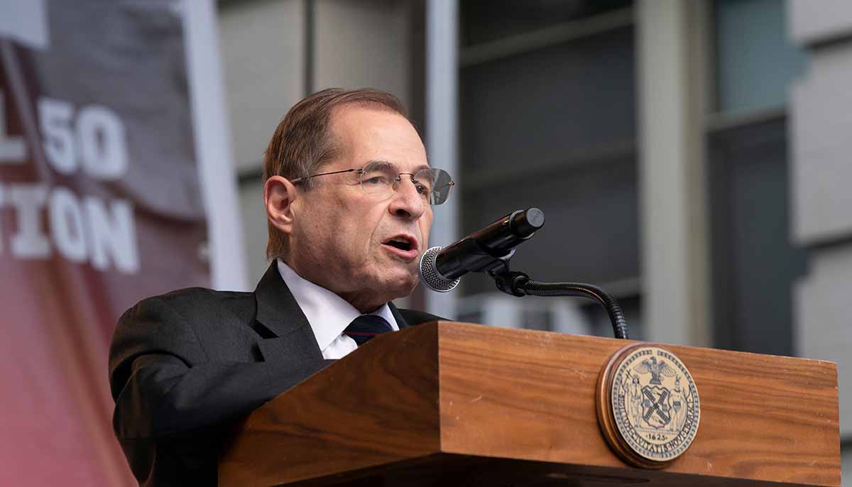 Jerry Nadler speaks before a crowd in New York