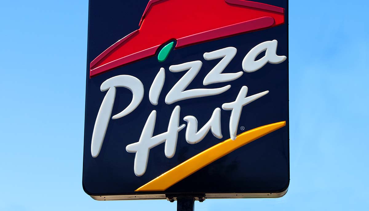 a Pizza Hut sign