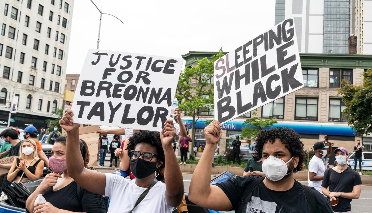 protestors after the shooting of breonna taylor